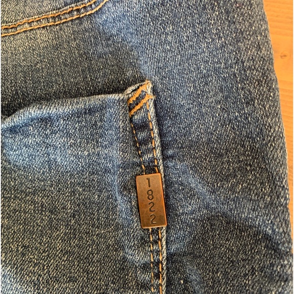 3/$20 1822 denim cut off shorts in size 10 - Picture 8 of 8